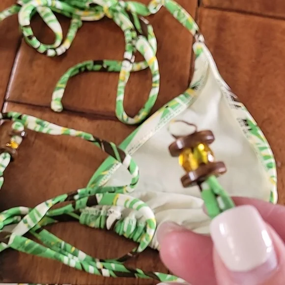 Bikini - Picture 3 of 3